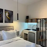 Private Mini Suite-Urban Escape